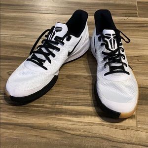 Nike Kobe Mamba Focus Whit- Size 11 Mens